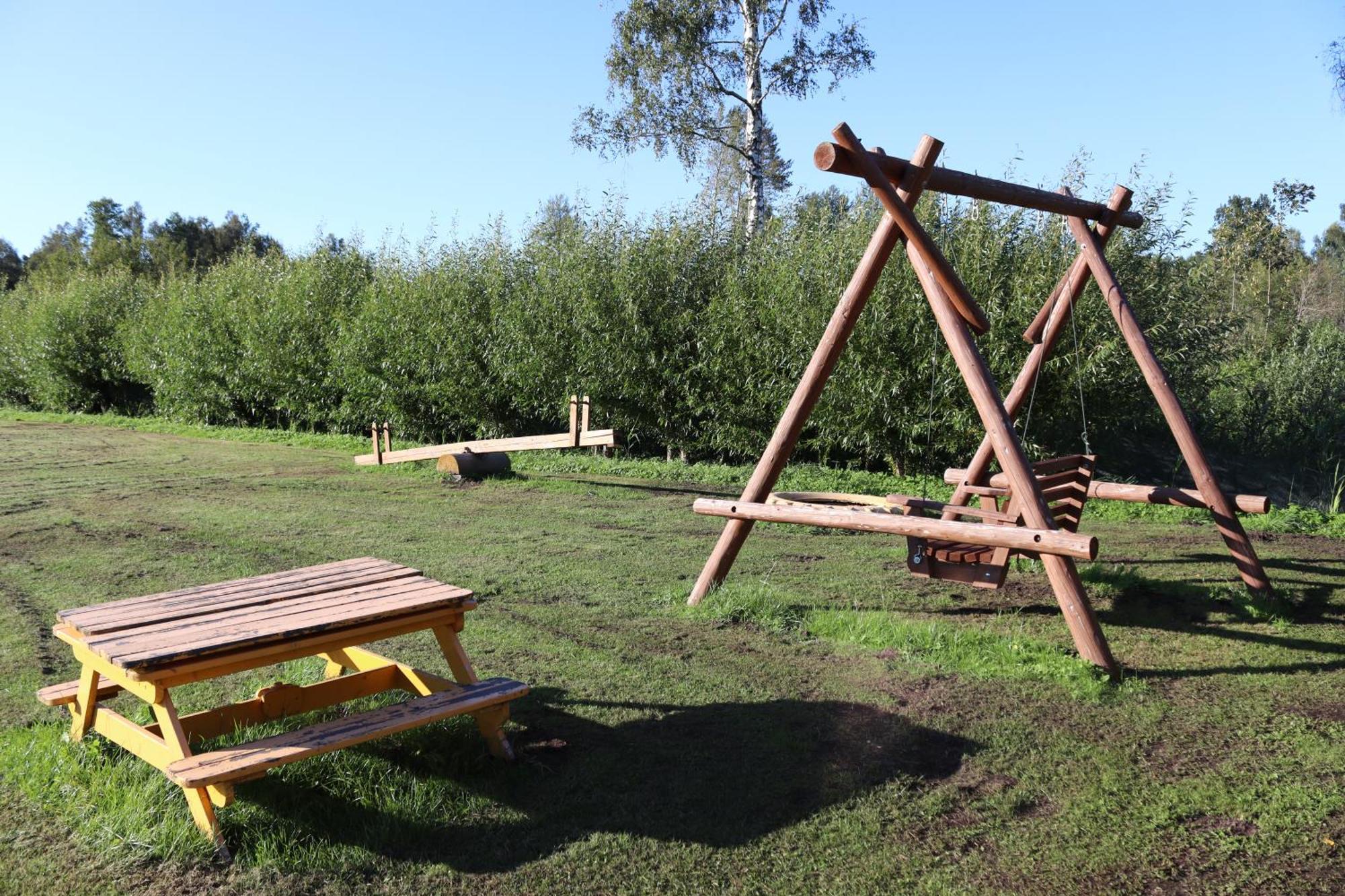 Kundzini Hotel Bīriņi Eksteriør billede