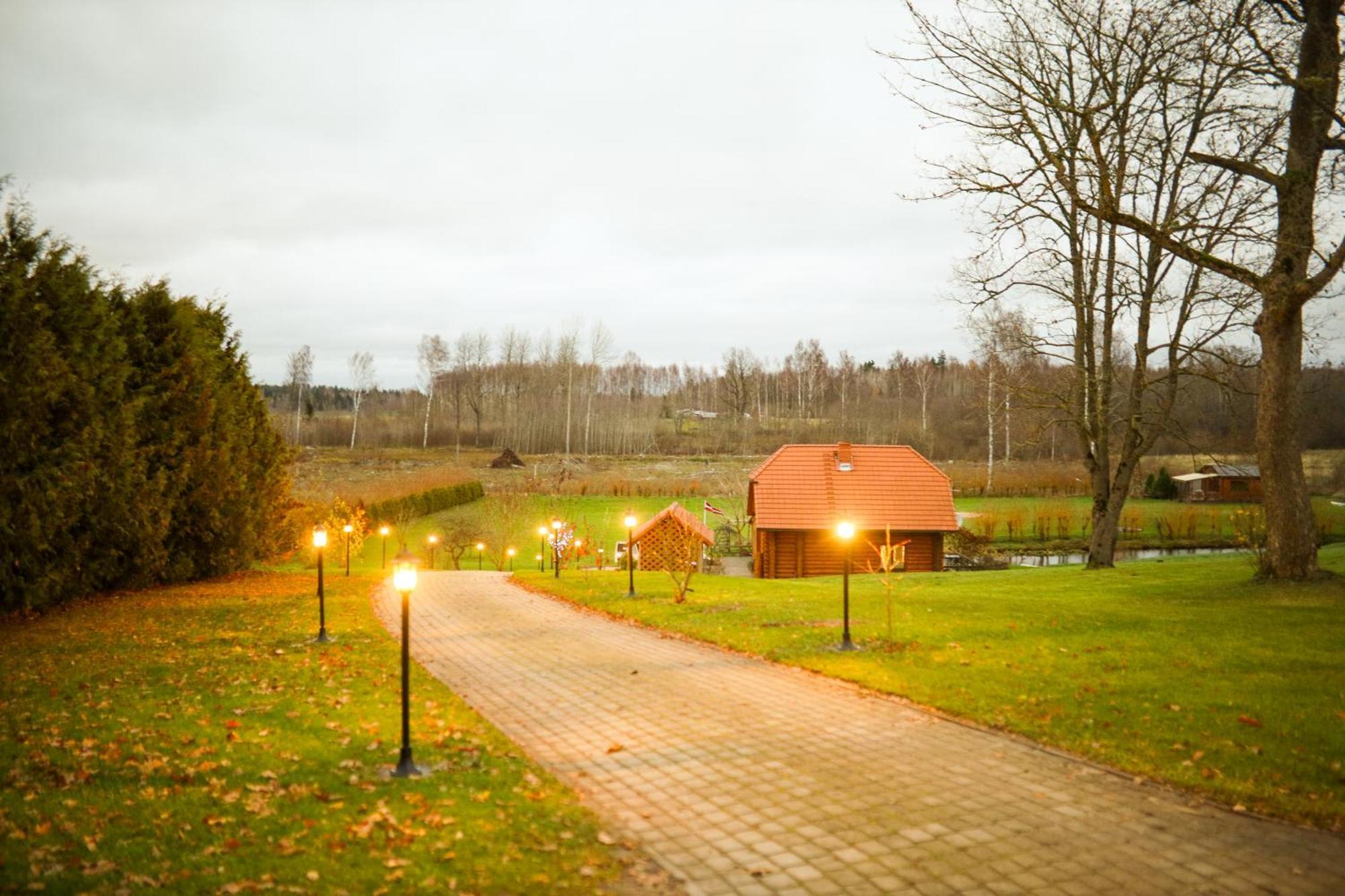 Kundzini Hotel Bīriņi Eksteriør billede
